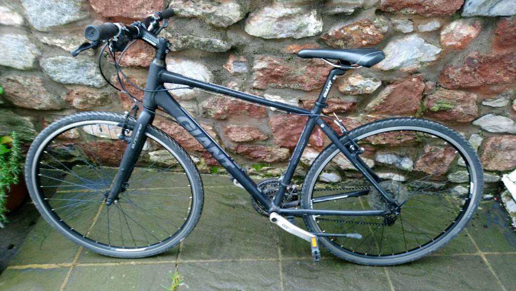 giant escape on road sport bike